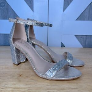 S62. Essex Lane Strappy Sandal Heel Champagne w/ Rhinestones 6.5M